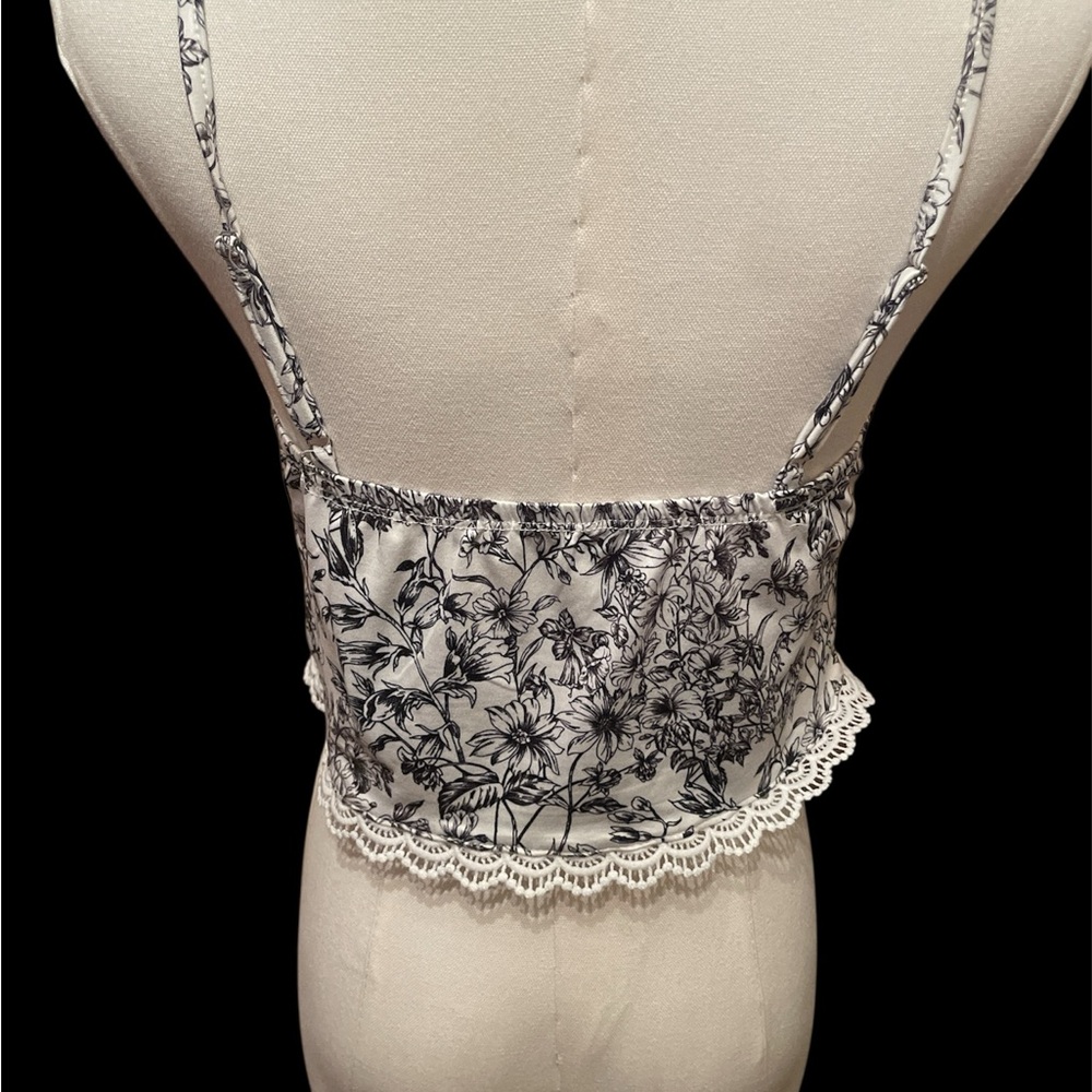 Tie Front Floral Patterned Top - SHEIN - Picture 2 of 3